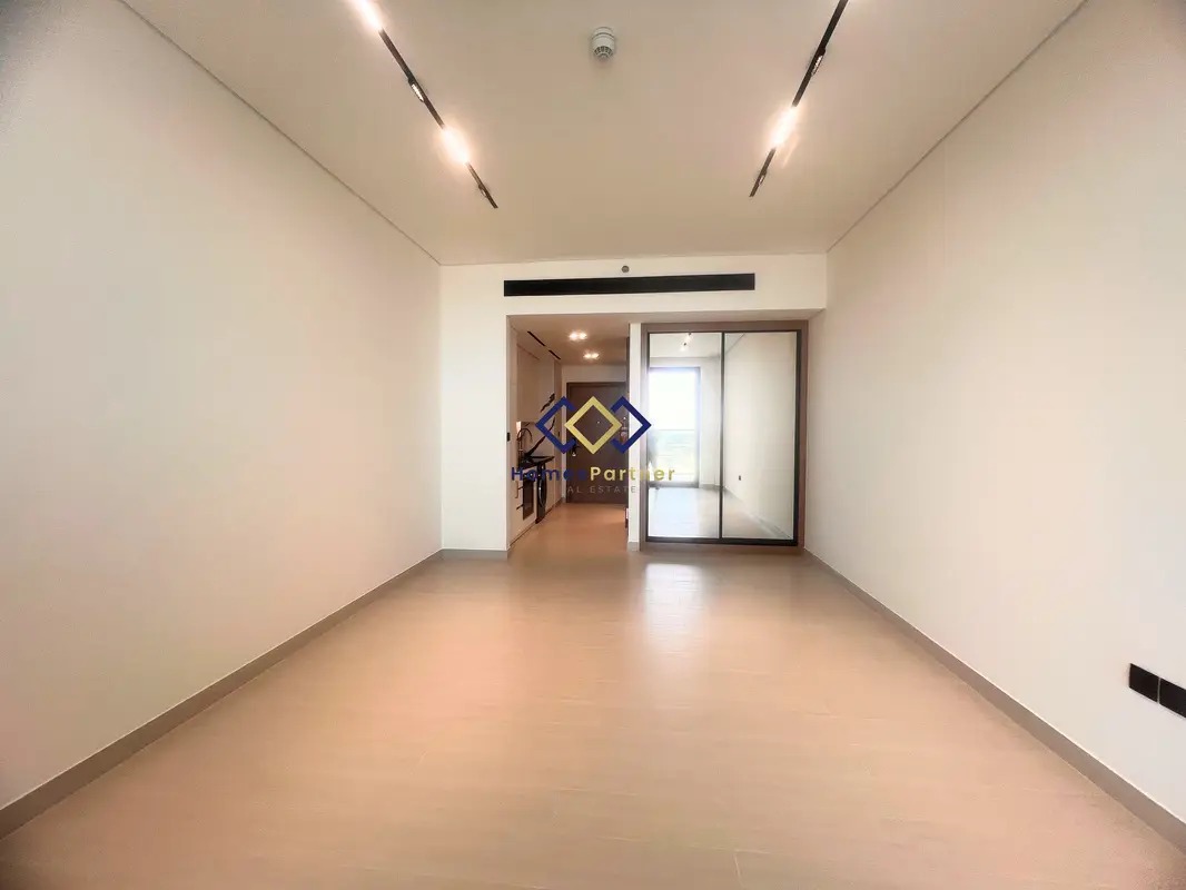 Waterfront Elegance I Sleek, Brand New I Pristine Studio