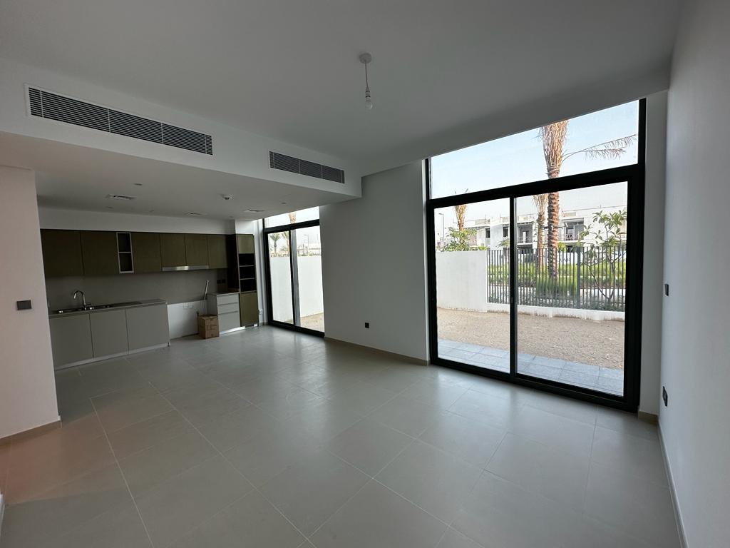 | SPACIOUS | MODERN LAYOUT | 4 BED TOWNHOUSE IN ARABIAN RANCHES SUN FOR SALE |