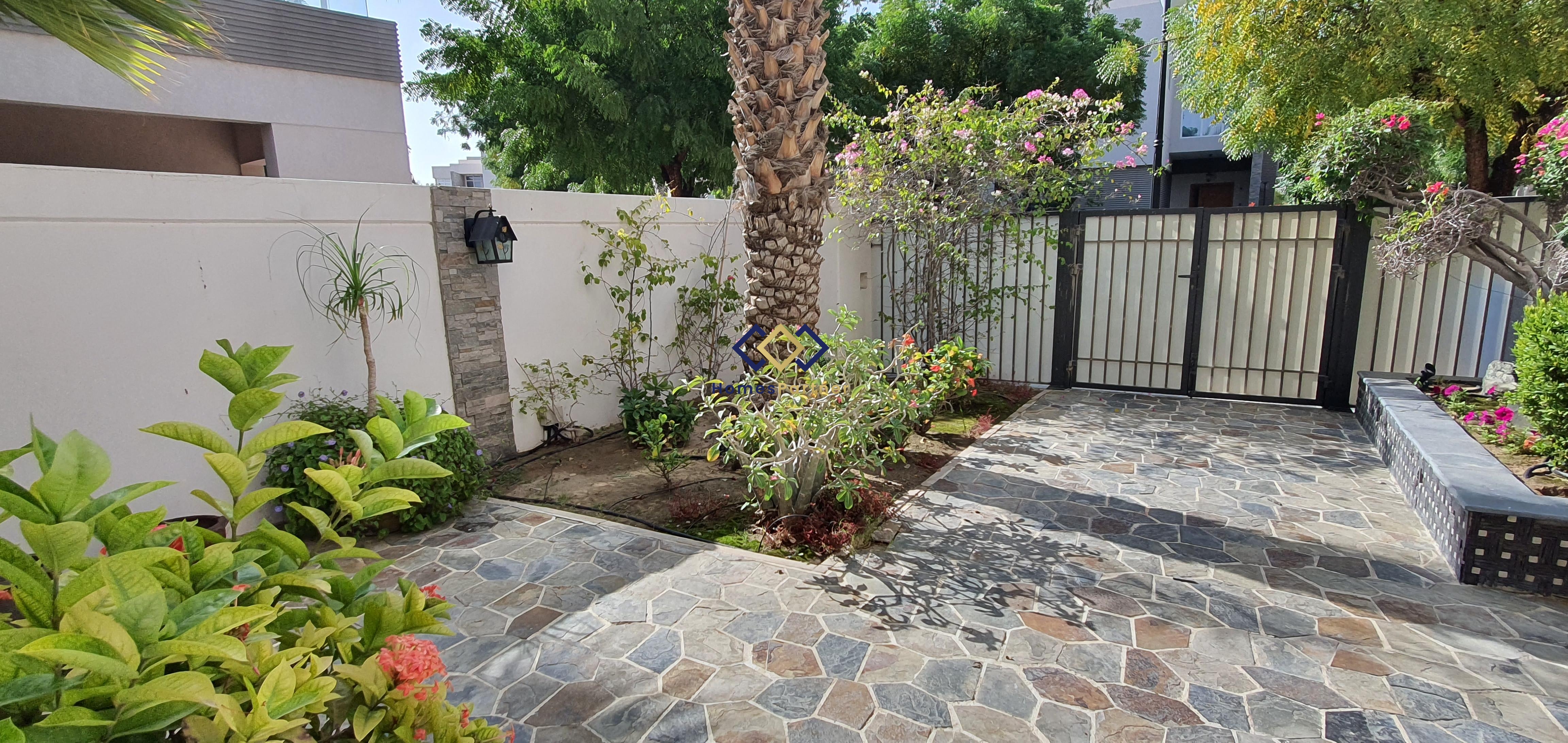UPGRADED CEDRE VILLA | VACANT| BEAUTIFUL LANDSCAPED | MUST SEE IT!!!!