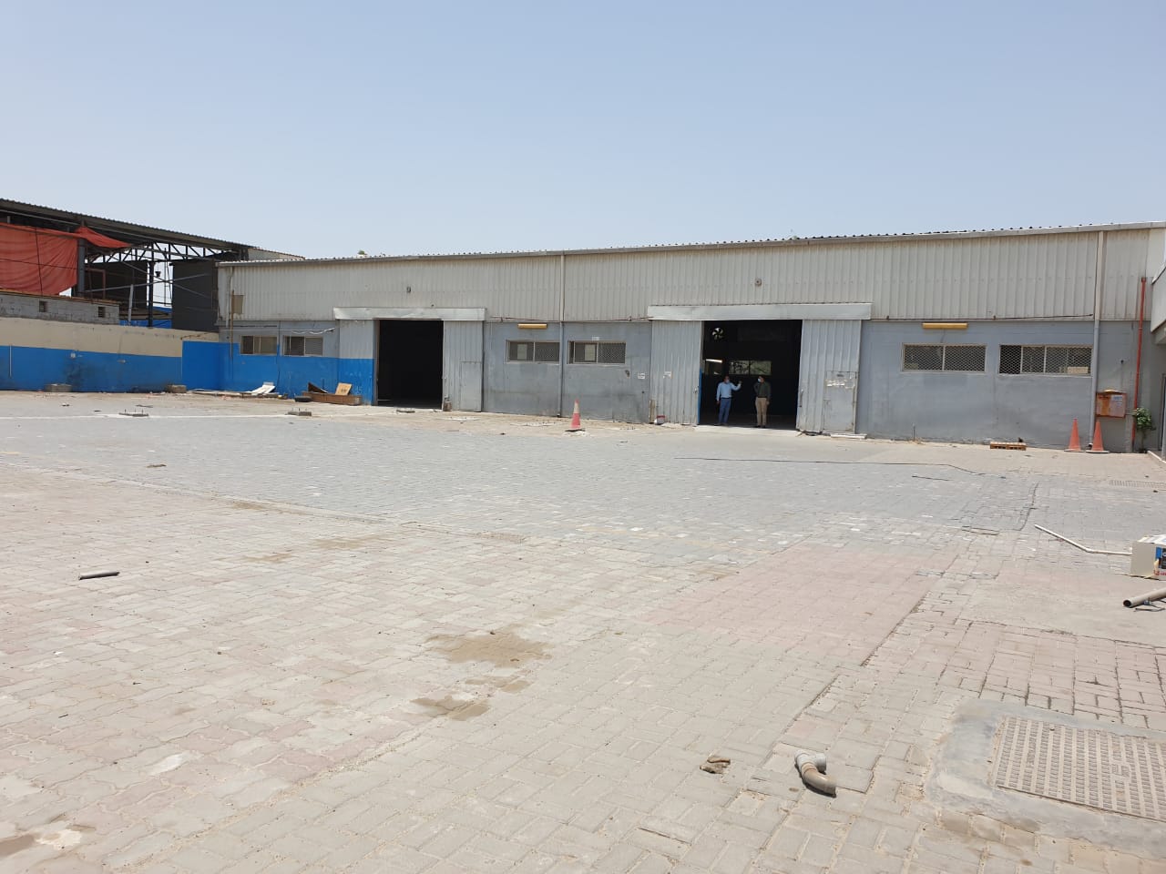 Huge and spacious Warehouse I Close to Airport I Easy Access I Bright Area